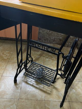Máquina de coser Wertheim antigua