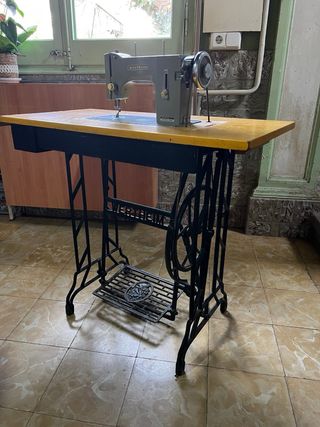 Máquina de coser Wertheim antigua