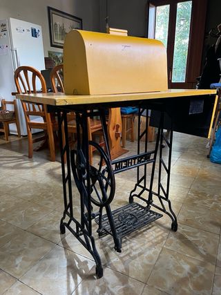 Máquina de coser Wertheim antigua