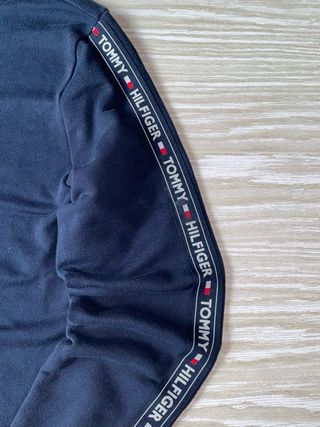 Sudadera Tommy Hilfiger con cremallera y capucha