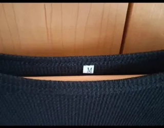 Jersey punto rojo y negro con botones Talla M