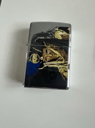 Zippo con diseño de calavera pirata