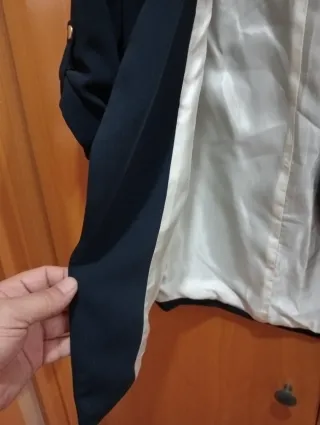 Chaqueta Zara azul de mujer.