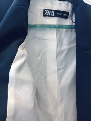 Chaqueta Zara azul de mujer.