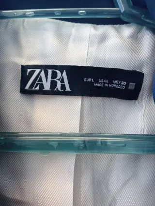 Chaqueta Zara azul de mujer.