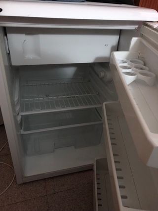 Nevera baja blanca