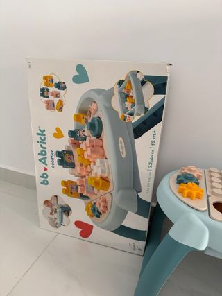 Mesa de bloques Abrick Ecoiffier