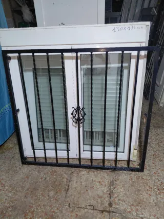 2 Ventanas con rejas 130x135