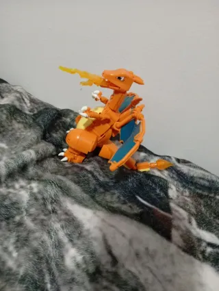 Figura Mega Construx Pokémon Charizard