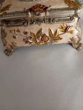 Joyero repujado precioso 10/7