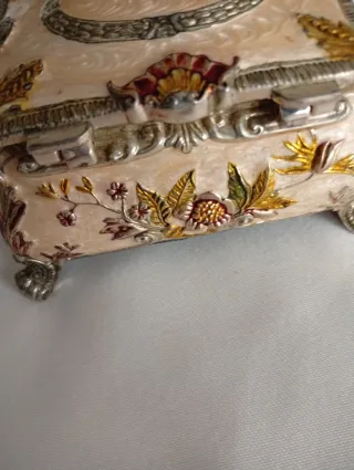 Joyero repujado precioso 10/7