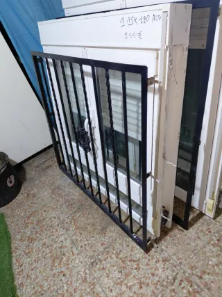 Ventana con reja de seguridad
