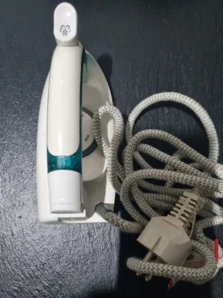 Plancha de viaje con vapor