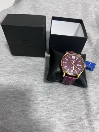 Reloj SKYLINE Dorado y color vino