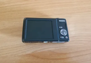 Cámara Fujifilm 14MP + Cargador + Funda