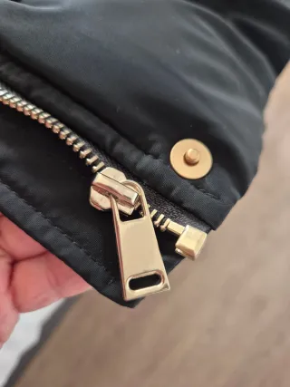 Abrigo plumífero ZARA negro