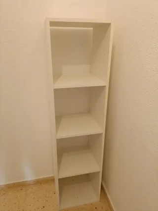 Estantería blanca de madera