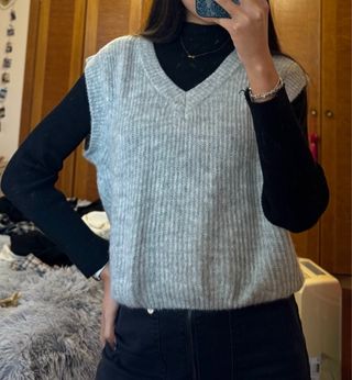 Chaleco de punto gris