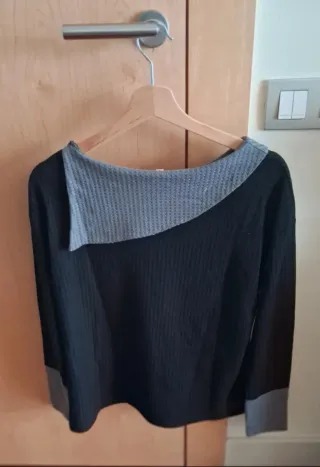 Jersey punto negro cuello triangular Talla M
