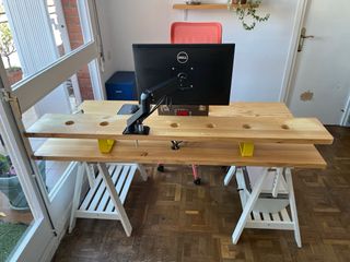 Escritorio amplio de madera