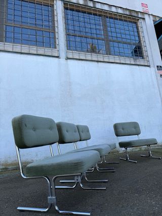 Juego de 4 sillones de tela y metal