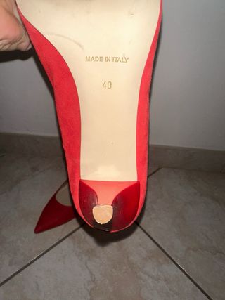 Tacchi rossi eleganti