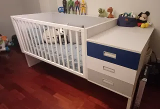 Berço / cama solteiro com cómoda em bom estado