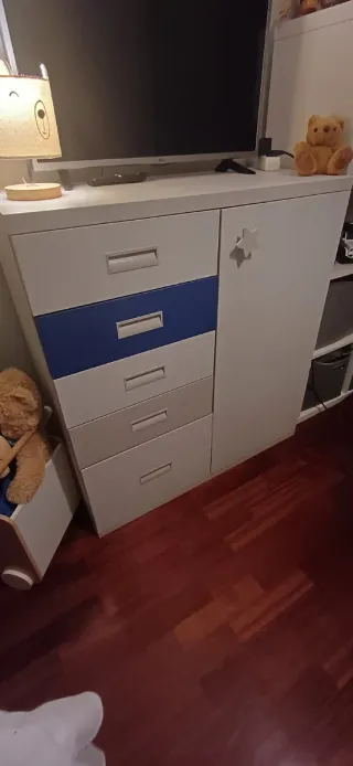 Berço / cama solteiro com cómoda em bom estado