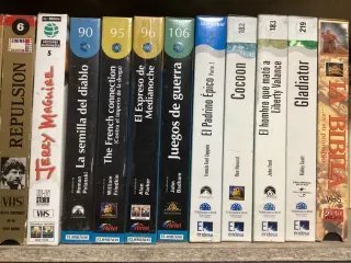 LOTE 40 VHS DE CARTÓN