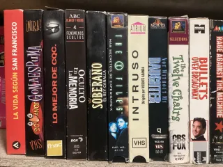 LOTE 40 VHS DE CARTÓN