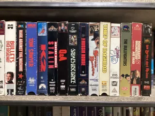 LOTE 40 VHS DE CARTÓN