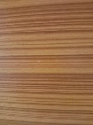 Mueble de baño con lavabo y grifo