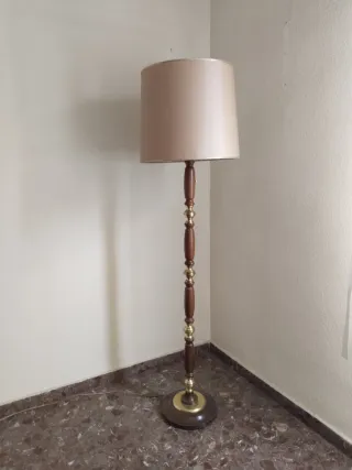 Lámpara de pie madera y metal
