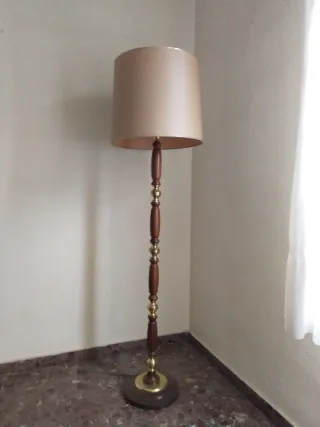 Lámpara de pie madera y metal