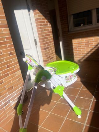 Trona de bebé con bandeja