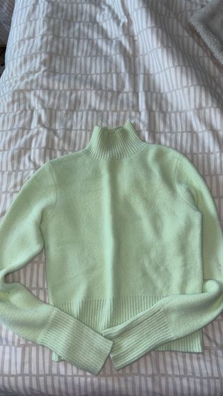 Jersey Zara verde pastel pelito
