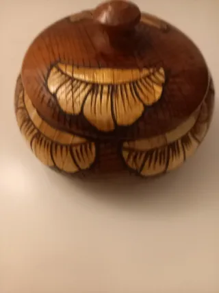 Caja de madera decorada