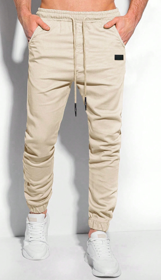 Pantalón fino hombre beige