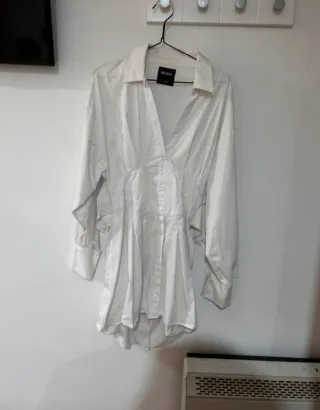 Camisa larga Bershka blanca tipo corset