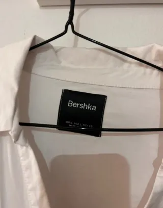 Camisa larga Bershka blanca tipo corset