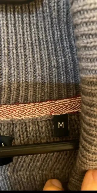 Jersey de lana gris con cuello