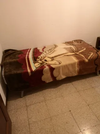 Alquilo habitación pequeña
