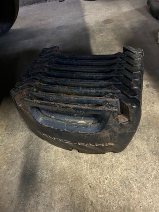 Pesa tractor Deutz 330 kg mas 8 placas de 40kg