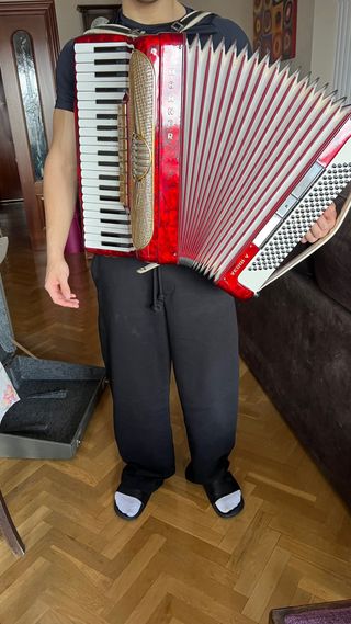 Hohner Verdi V, Acordeón profesional 120 bajos.