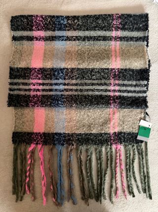Bufanda tejida suave cuadros