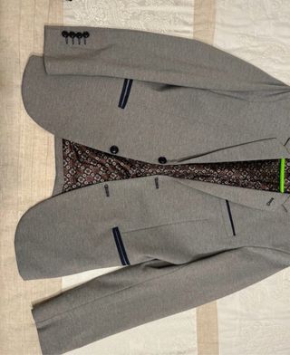 Americana gris con forro estampado