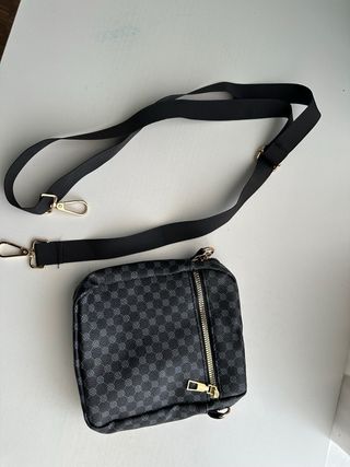 Mini bolso bandolera negro con estampado