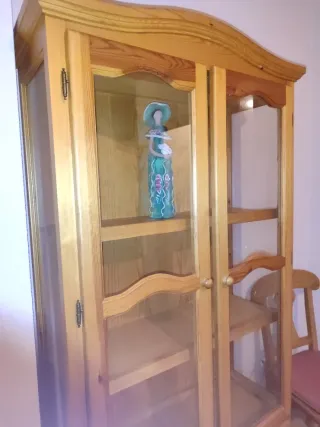 Vitrina 200x94 de madera con puertas de cristal