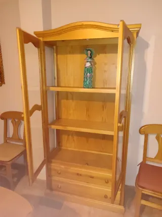 Vitrina 200x94 de madera con puertas de cristal