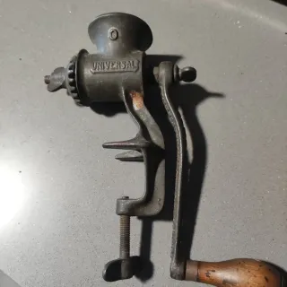 Picadora de carne Universal antigua